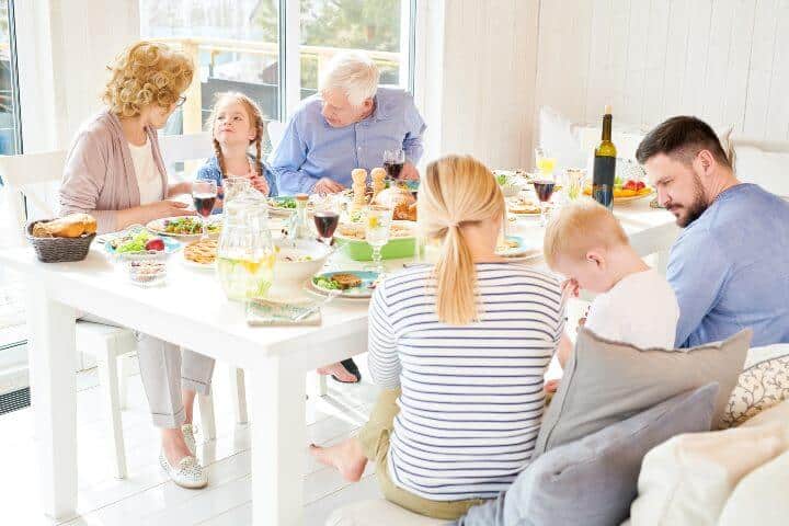 Family dinners can cause you to want to pause a CCTV camera Family dinners can cause you to want to pause a CCTV camera