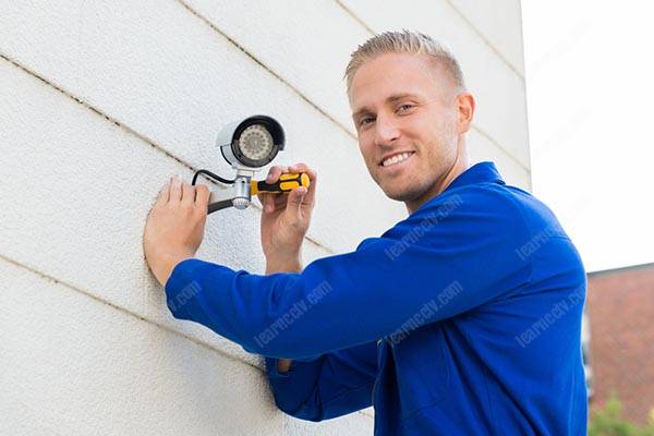 Security-camera-installer-02 Securoty camera installer 2