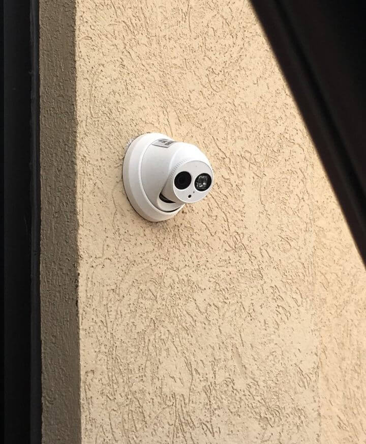 Why are there LEDs around a CCTV camera Why are there LEDs around a CCTV camera
